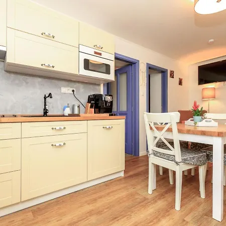 Arnoltice 11 Deluxe By Interhome Daire Arnoltice u Decina